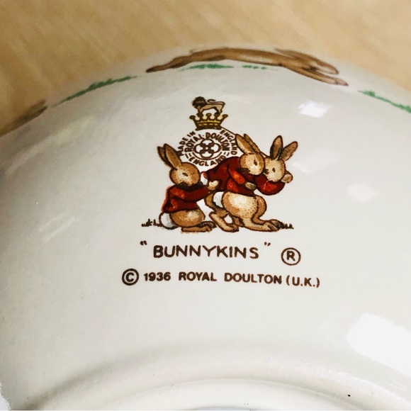 ⭐️Royal Doulton⭐️Bunnykins Coin Piggy bank Made in England Spherical Rabbit Kids - Picture 9 of 11